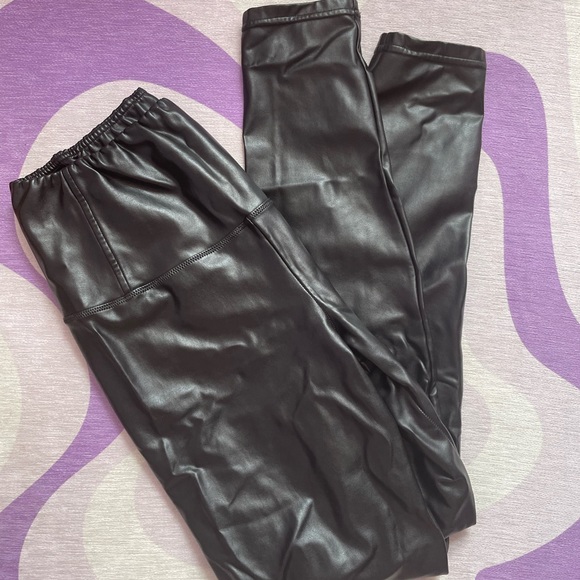 Aritzia Wilfred Free Vegan Leather Leggings - Picture 3 of 3